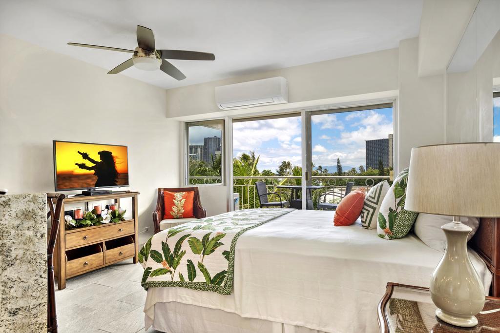 Waikiki Shore 515 Beachfront & Upgrade Apartment Honolulu Exterior photo