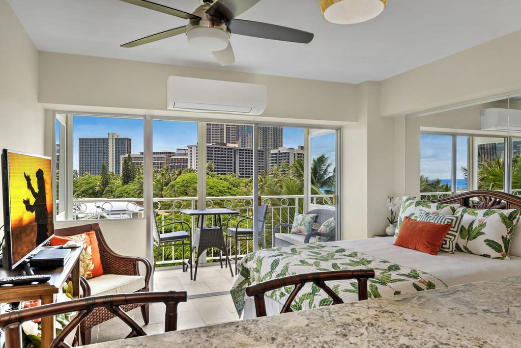 Waikiki Shore 515 Beachfront & Upgrade Apartment Honolulu Exterior photo